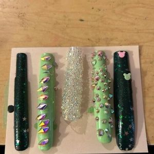 Unisex press on nails !